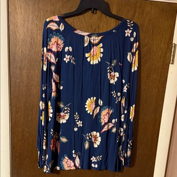 Floral Old Navy Women's Top (XL Tall) - Picture 3 of 3